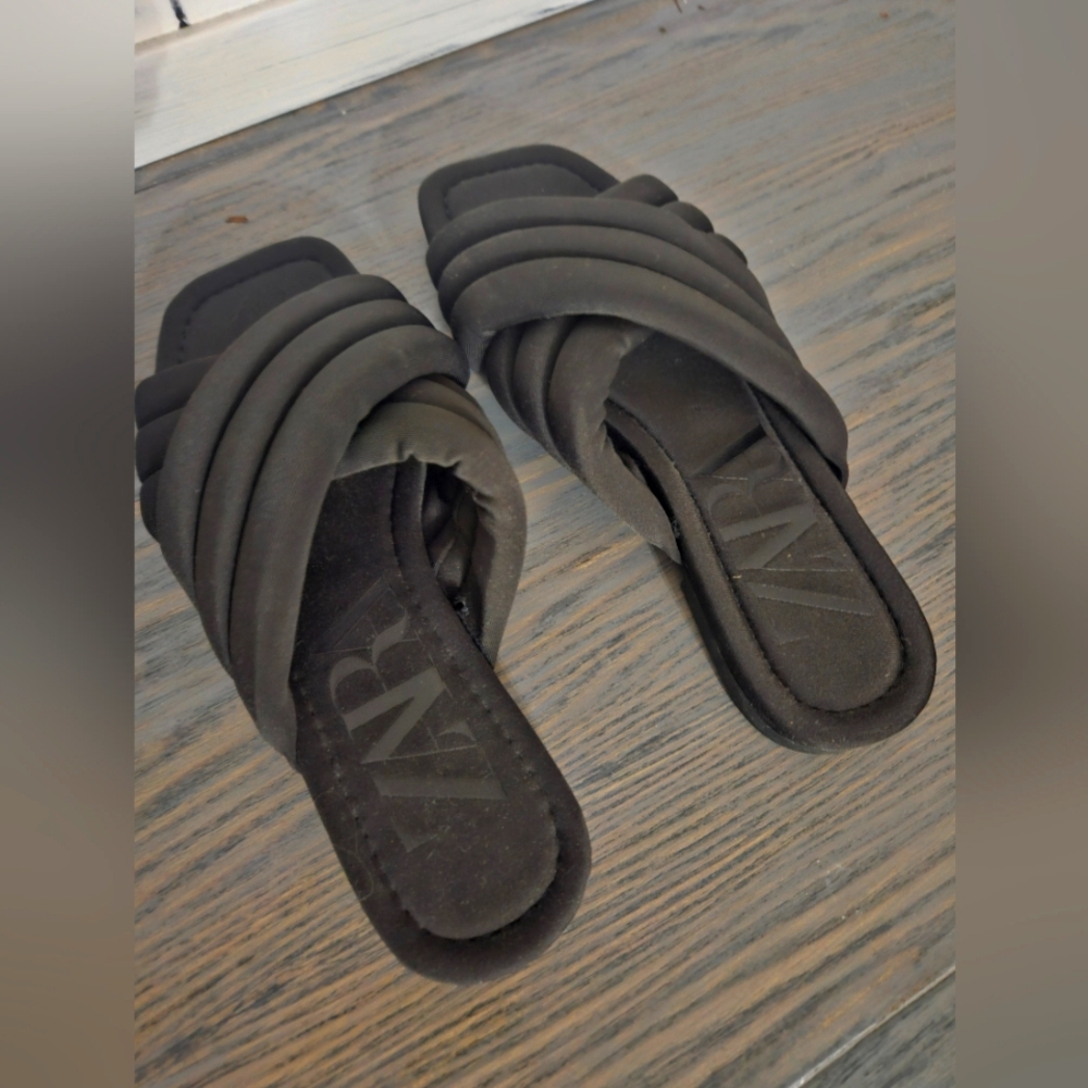 Chic Black Zara Slide Sandals Size 6